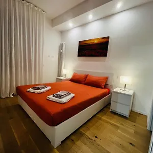 Bright Terrace In Appartamento Milano